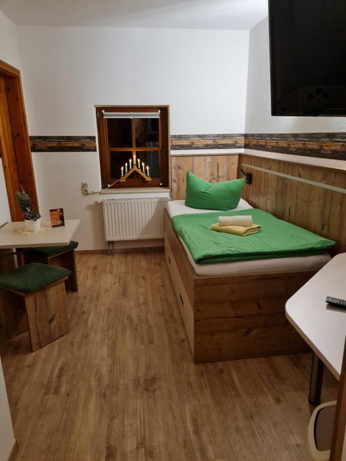 Thermalbad Wiesenbad Pension Und Gaststaette Zur Knappenschaenke מראה חיצוני תמונה