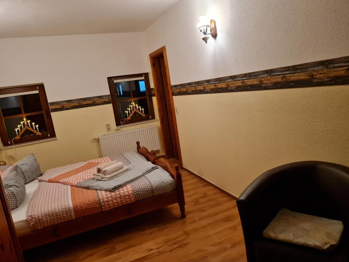 Thermalbad Wiesenbad Pension Und Gaststaette Zur Knappenschaenke מראה חיצוני תמונה