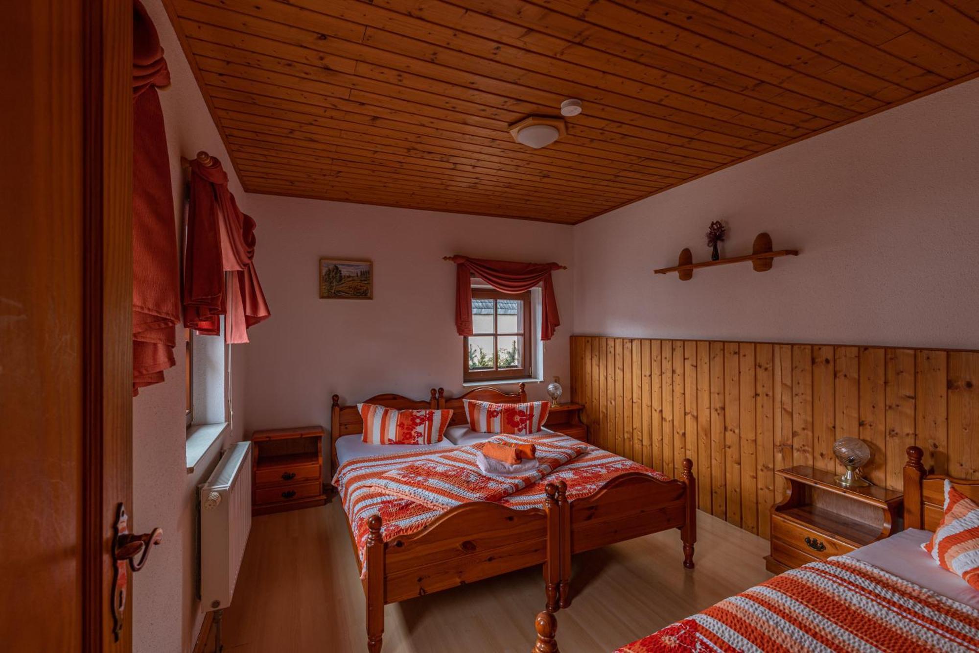 Thermalbad Wiesenbad Pension Und Gaststaette Zur Knappenschaenke מראה חיצוני תמונה